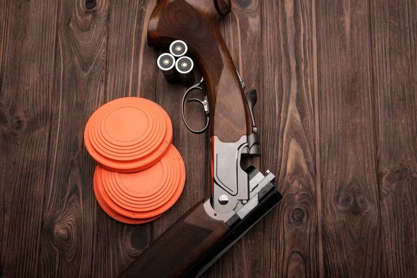 Clay Target Plates Shooting Rifle Wooden Background — Stock Photo, Image