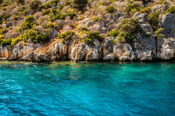 Rocky Coast Mediterranean Sea Azure Water Steep Rocky Coast Covered — Stock Photo, Image