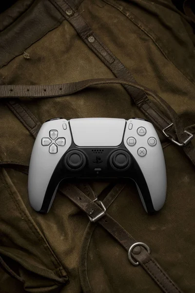 Června 2021 Oděsa Ukrajina Bílý Nový Playstation Gamepad Dualsense Tmavém — Stock fotografie