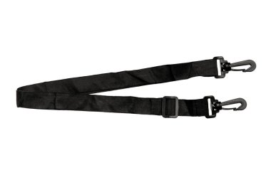 Beyaz arka planda plastik kancalı ayarlanabilir siyah naylon omuz askısı..