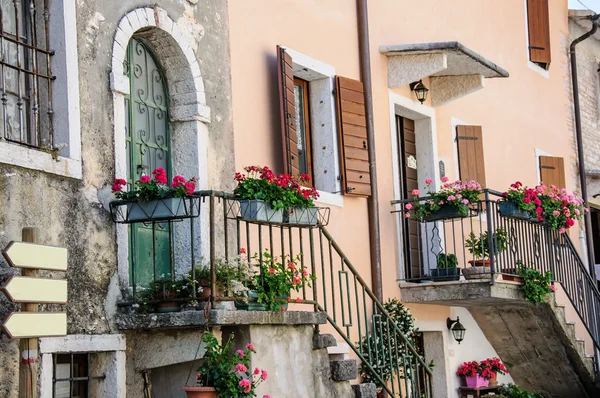 Garda, eski kesiminde kent, cephe detay, lake garda, veneto, ital