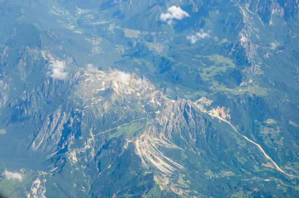 Blick auf die Berge vom Flugzeug aus — Stockfoto