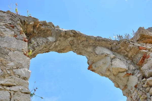 Каменная Арка Старого Разрушенного Средневекового Замка Мали Фелинь Хорватия — стоковое фото