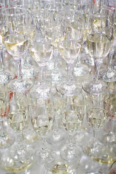 Champaign glazen geïsoleerd op witte achtergrond — Stockfoto