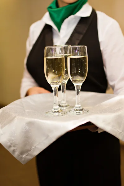 Drie glazen van Champagne en een ober — Stockfoto