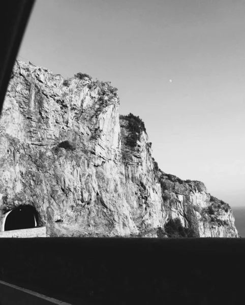 Estrada Através Túnel — Fotografia de Stock