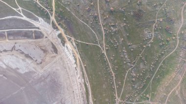 İklim değişikliklerinin sonucu olarak kuruyan göl, Kuyalnitsky haliçleri. Kurumuş bir gölün dibi. Helikopterden görüntü