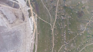 İklim değişikliklerinin sonucu olarak kuruyan göl, Kuyalnitsky haliçleri. Kurumuş bir gölün dibi. Helikopterden görüntü