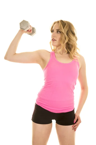 Blond fitness woman pink tank flex ein gewicht — Stockfoto