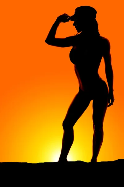 Silhouette einer Frau in Bikini und Hut — Stockfoto