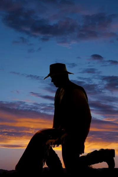 Silhouette of cowboy kneel one knee look down — Stock Photo, Image