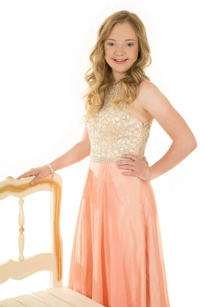 Bench peach dress with smile — Stock Photo, Image