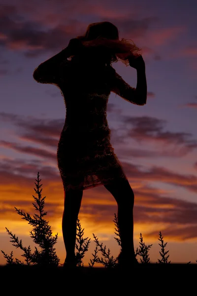 Silhouette of woman hat sunset — Stock Photo, Image