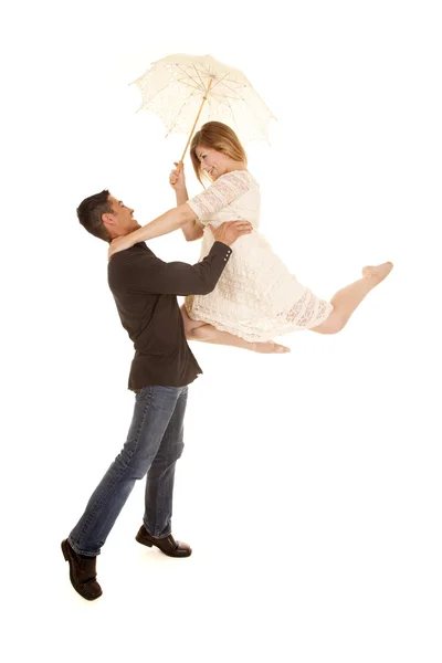 Фітнес жінка піднімає ногу чоловіком у дошці дивитися вниз — стокове фото