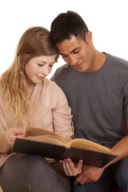 Her iki seyir bir kitap ise oturma Çift