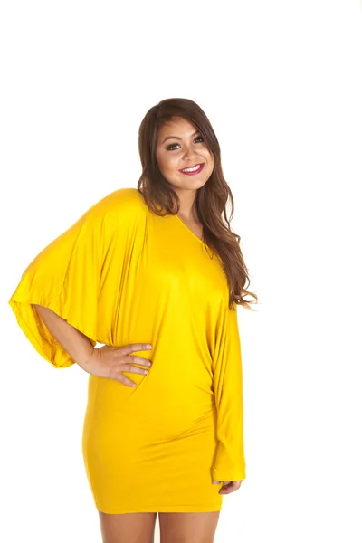 Žena ve žlutých šatech — Stock fotografie