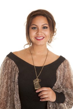 kolyesini tutan kadın