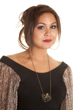 octupus kolye giyen kadın