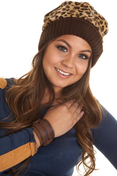 Leather bracelet and warm hat — Stock Photo, Image