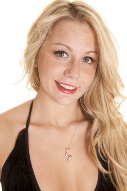 kadın gülümseme zürafa kolye