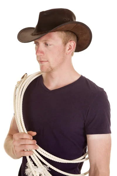 Hombre de camisa púrpura sombrero de cuerda mirando a un lado —  Fotos de Stock