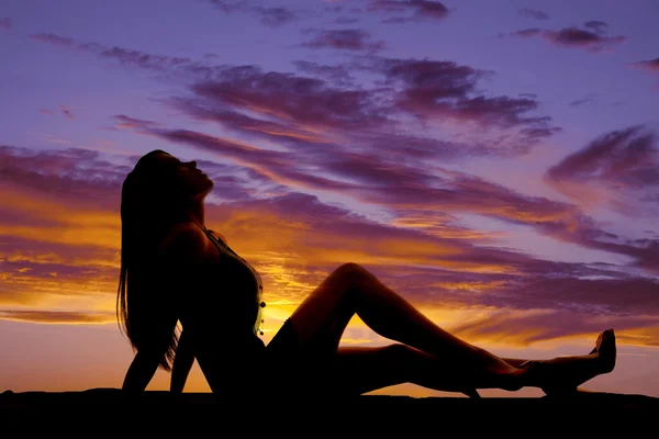 Silhouette woman in dress and heels sit back look up — Stock Photo, Image