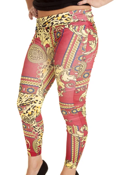 Kvinnan i rött och guld leggings — Stockfoto