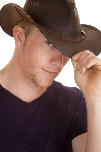 Man in purple shirt hand on cowboy hat close — Stock Photo, Image