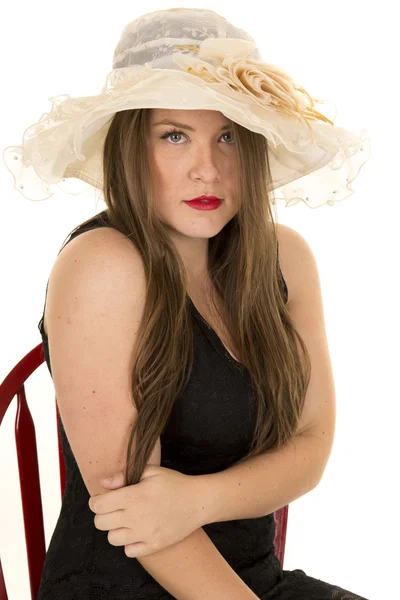 Femme portant un chapeau — Photo