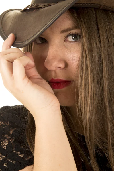 Kvinna som bär en hatt — Stockfoto