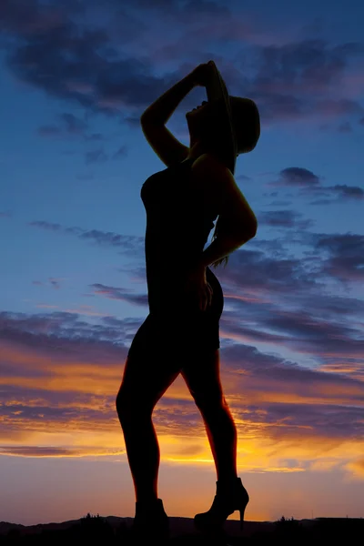 Silhueta de mulher com chapéu — Fotografia de Stock