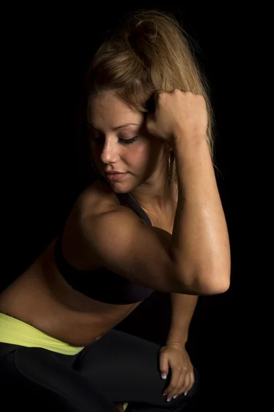 Mulher em seu sutiã esportivo preto , — Fotografia de Stock