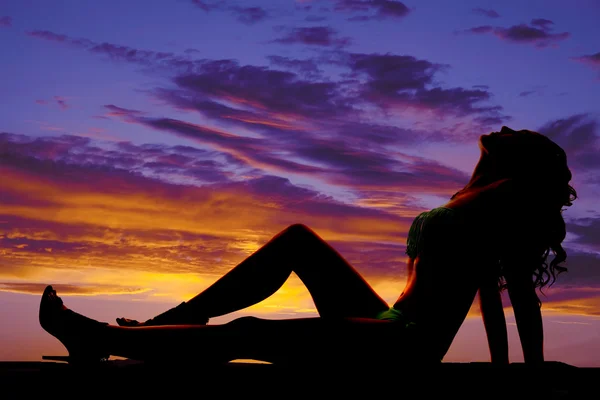 Silhouet van een vrouw in een bikini — Stockfoto