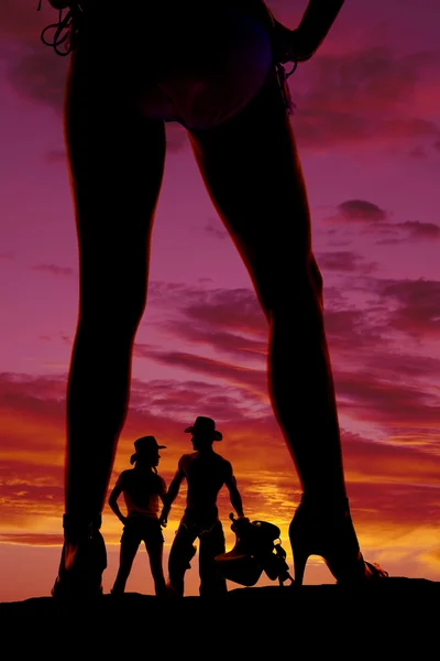 Silhouet vrouw met paar tussen benen — Stockfoto