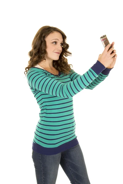 핸드폰을 가지고 있는 여성 — 스톡 사진