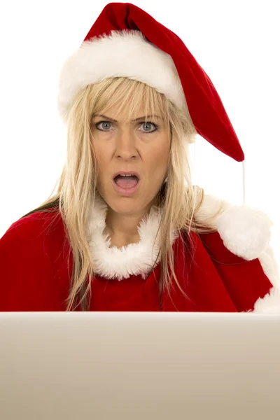 Frau mit Weihnachtsmütze und Laptop — Stockfoto