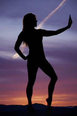Siluet kadın alarak selfie