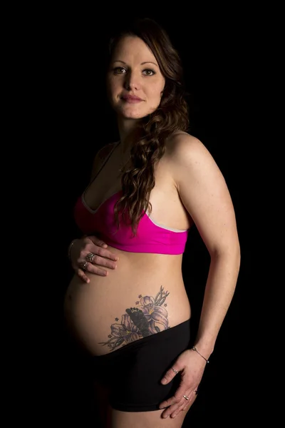 Gravid kvinna i hennes fitness kläder — Stockfoto