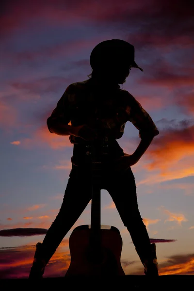 Silhouet van cowgirl met een gitaar — Stockfoto
