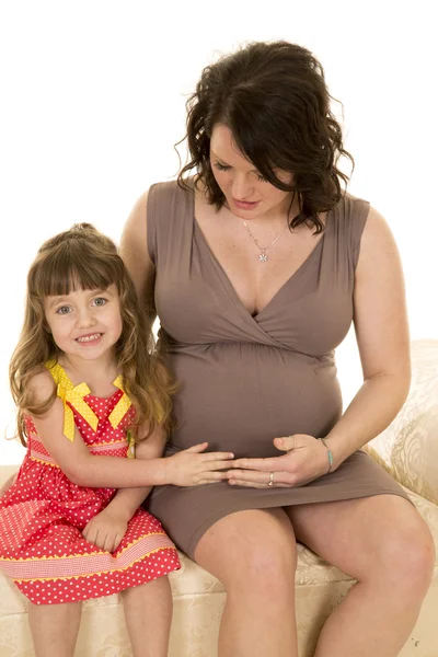 Zwangere moeder en dochter — Stockfoto
