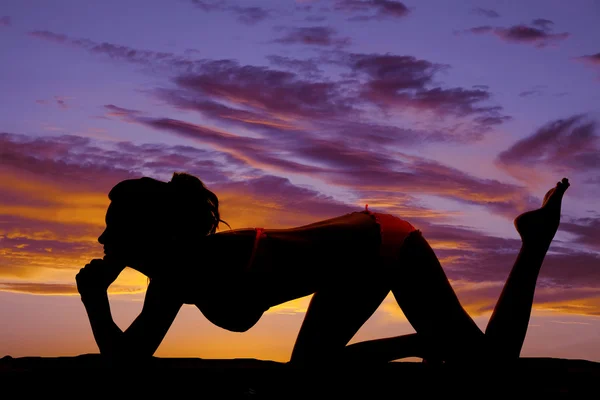 Silhouet van de vrouw in bikini — Stockfoto