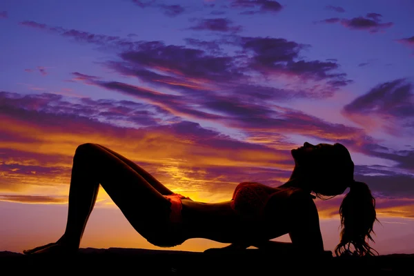 Silhouet van de vrouw in bikini — Stockfoto