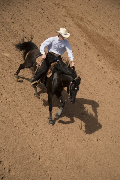 牛仔骑马的男人 — 图库照片