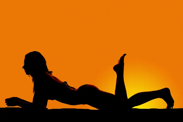 Silhouet van de vrouw in bikini — Stockfoto