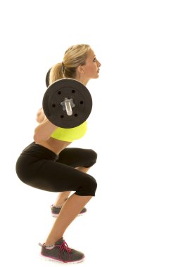 genç kadın barbell ile çalışma dışarı