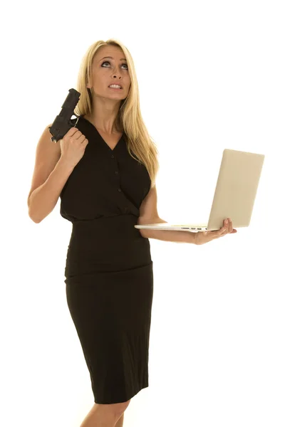 Businesswoman with gun and laptop — Stock Photo, Image