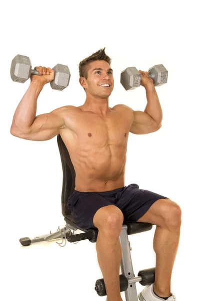 Homem forte exercitando com halteres — Fotografia de Stock