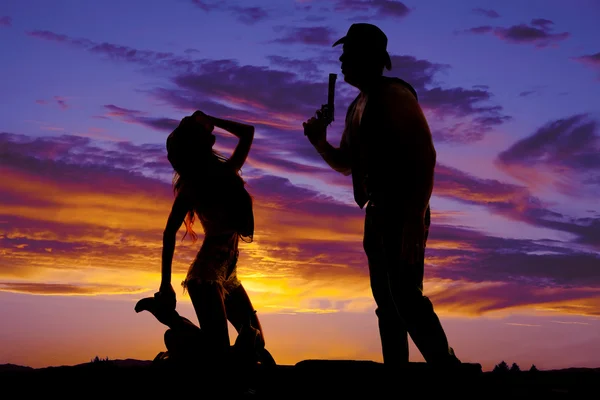 Silhouette of woman and cowboy outdoor — Stock Photo, Image