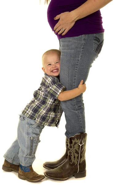 Niño pequeño con madre embarazada — Foto de Stock