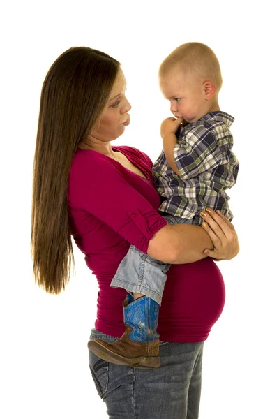 Bambino con madre incinta — Foto Stock